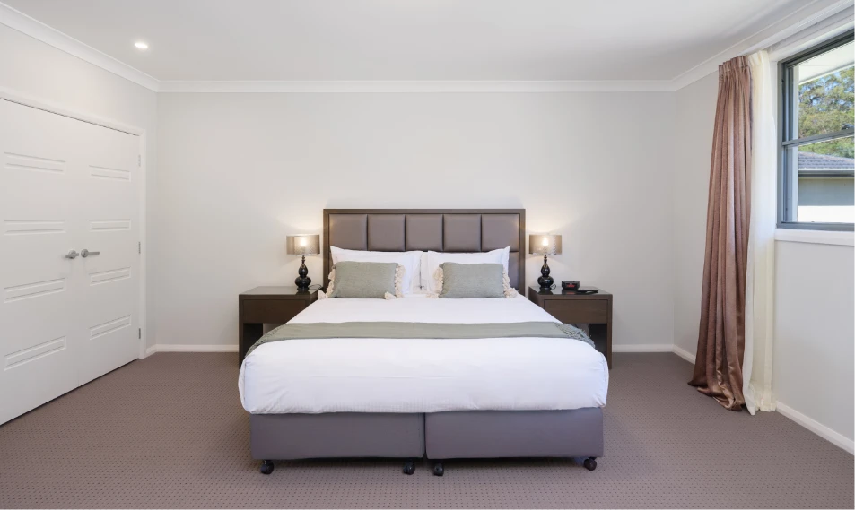 Riverside Oaks Executive Suite king bed