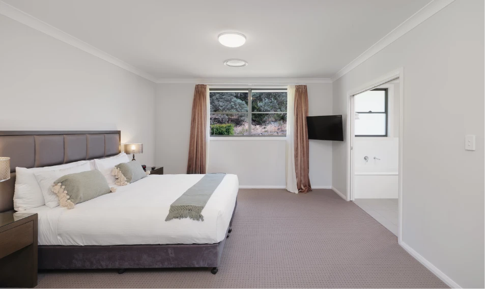 Riverside Oaks Executive Suite king bedroom