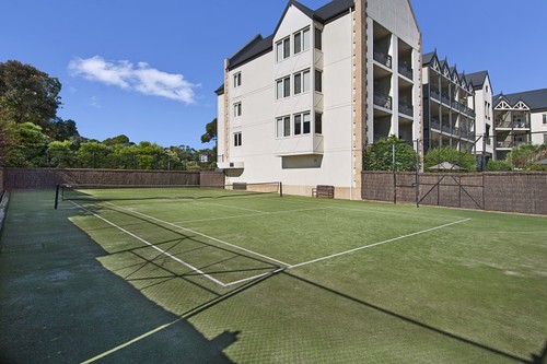 8Tenniscourt.jpg