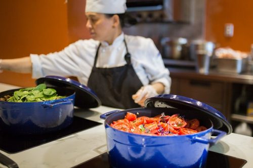 Hot-buffet-922x615.jpg