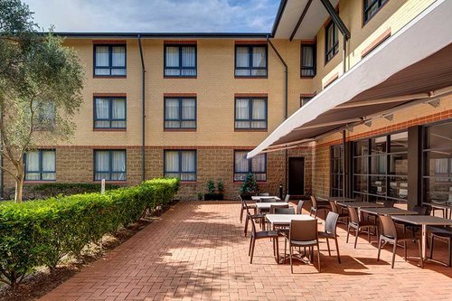 travelodge-hotel-manly-breakfast-patio-2016.jpg__1230x615_q85_crop_subsampling-2_upscale.jpg
