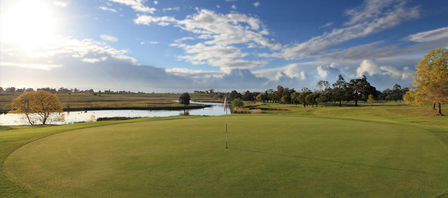 18 Holes for Two in a Motorised Cart With Drinks at Windsor Country Golf Club