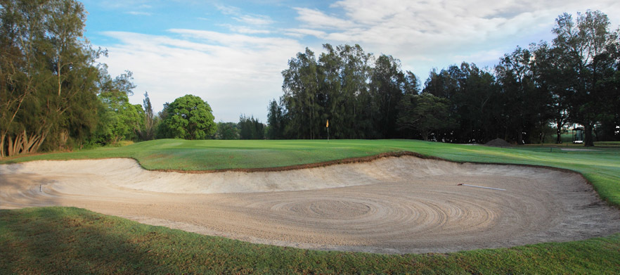 18 Holes for Two in a Motorised Cart With Drinks at Windsor Country Golf Club