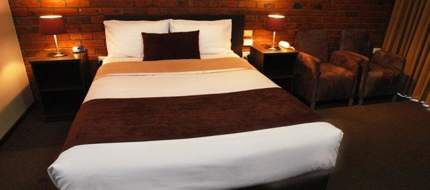 <em>Play One of Australia's Top 100 Courses!</em>One Night Stay at Ploughmans Motor Inn with 18 Holes for Two in a Shared Motorised Cart at Horsham Golf Club.