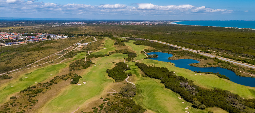 <em>Play one of Australia's Top 20 Courses!</em> 18 Holes for Two with Drinks at the Stunning <em>Links Kennedy Bay.</em>Includes Range Balls before your game!