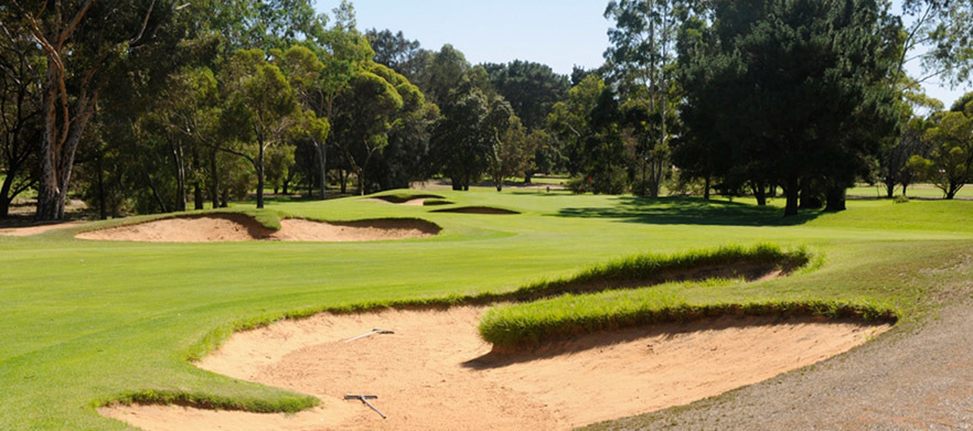 <em>Play one of South Australia's Top Courses!</em> 18 Holes For Two at the stunning  <em>Murray Bridge Golf Club!</em> Includes a shared motorised cart & a refreshing beer each afterwards. 