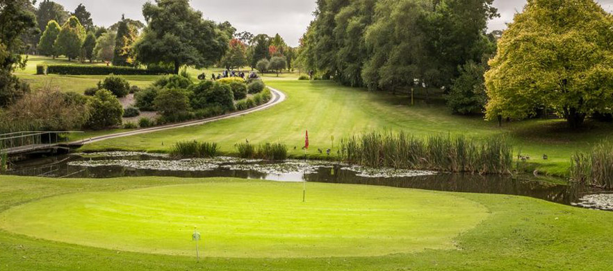 <em>Midweek Special:</em> 18 holes for 2 in a motorized cart at <em>The Highlands Golf Club.</em> Cruise the beautiful Southern Highlands with a mate! 