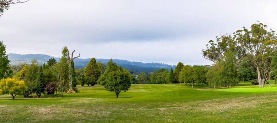 <em>Midweek Special:</em> 18 holes for 2 in a motorized cart at <em>The Highlands Golf Club.</em> Cruise the beautiful Southern Highlands with a mate! 