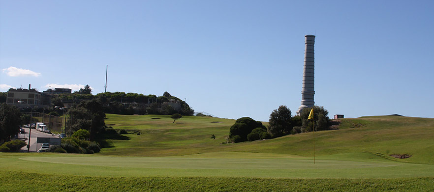 18 Holes for 2 in a Motorised Cart with Drinks at Bondi Golf & Diggers Club!