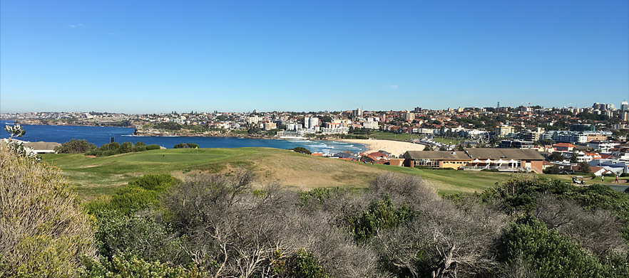 18 Holes for 2 in a Motorised Cart with Drinks at Bondi Golf & Diggers Club!