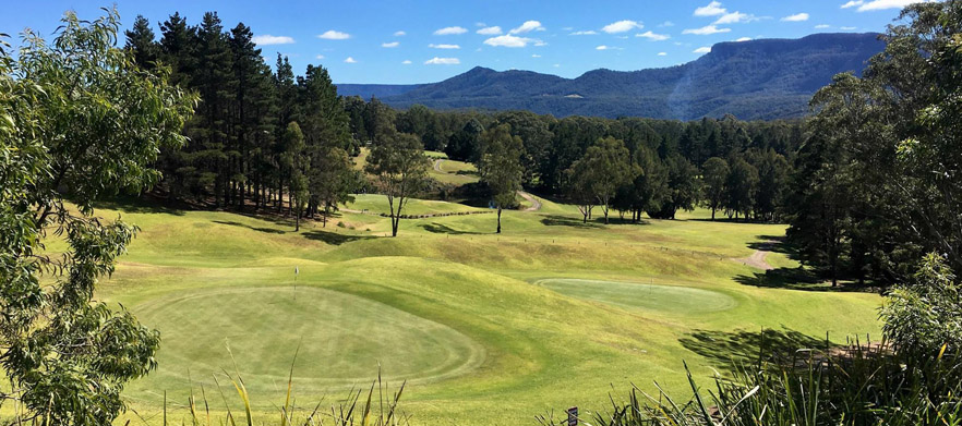 18 holes for two at <em> Kangaroo Valley Golf & Country Resort.</em> Includes a soft drink or water each.