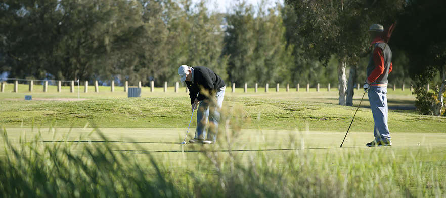 18 Holes for TWO in a motorised cart at <em> Maylands Peninsula Public Golf Course! </em> Lunch & a Drink each after your game.
