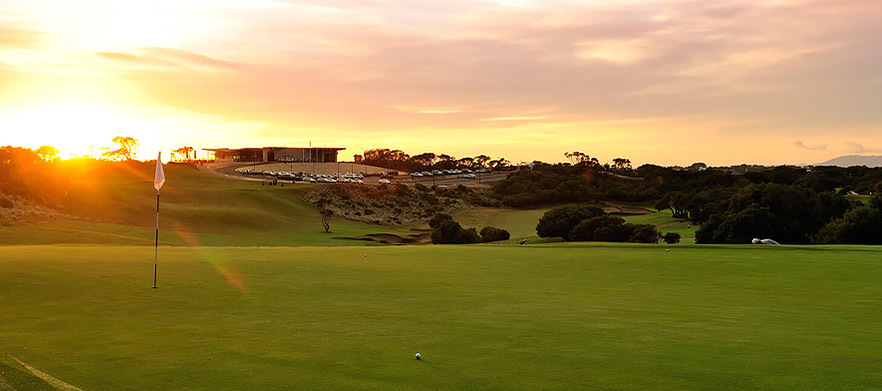 <em>Stunning Stay and Play for Two at the Mercure Portsea Golf Club!</em> Includes two nights accommodation with a bottle of wine on arrival, cooked breakfast and golf with a motorised cart at the beautiful Portsea Golf Club! 