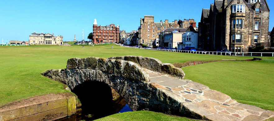 <em>Experience Gold Coast newest Indoor Golf Centre.</em>Enjoy 18 holes for 2 at Pebble Beach or St Andrews on Golf Simulator at  <em>Slice Virtual Golf, Surfers Paradise.</em> Includes a beer each per person! 