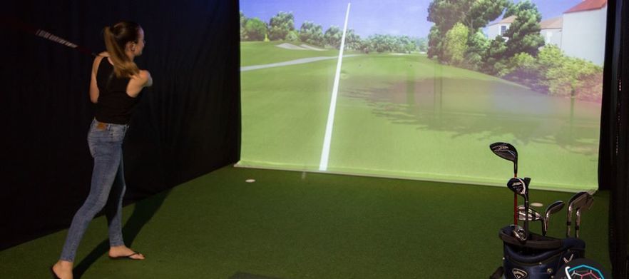 <em>Experience Gold Coast newest Indoor Golf Centre.</em>Enjoy 18 holes for 2 at Pebble Beach or St Andrews on Golf Simulator at  <em>Slice Virtual Golf, Surfers Paradise.</em> Includes a beer each per person! 