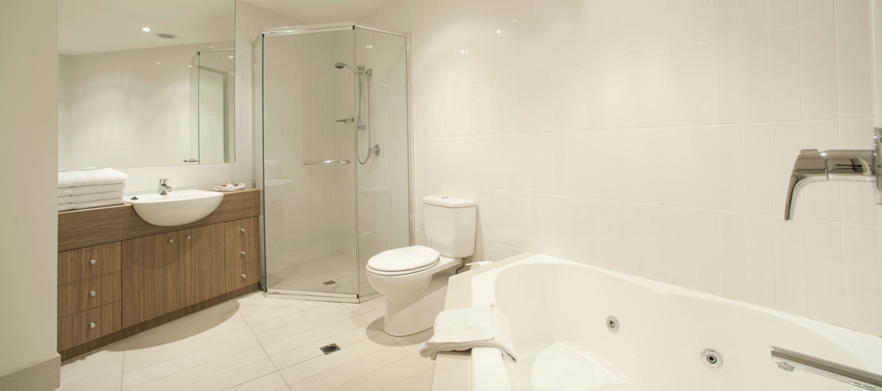 18 Holes for two with a drink after your game at the stunning Phillip Island Golf Club with one night in Luxury at The Waves Apartments!