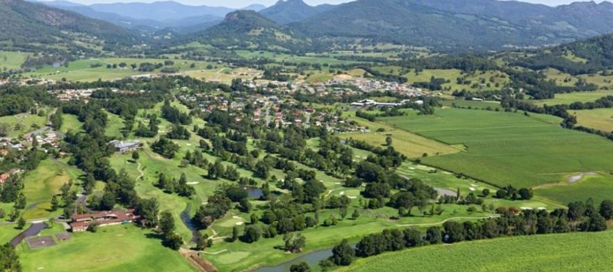<em>Play, Stay & Relax Ocean Shores Motel.</em> 1 Night Stay with Breakfast, 18 Holes For Two at Ocean Shores Country Club &  Murwillumbah Golf Club.