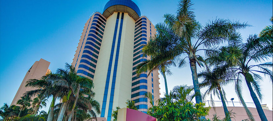 <em> 2 nights Stay and Play </em> at Crowne Plaza with Breakfast and Wi Fi <em>and 18 Holes of golf with Cart at <em> Surfers Paradise and Palm Meadows<em> 