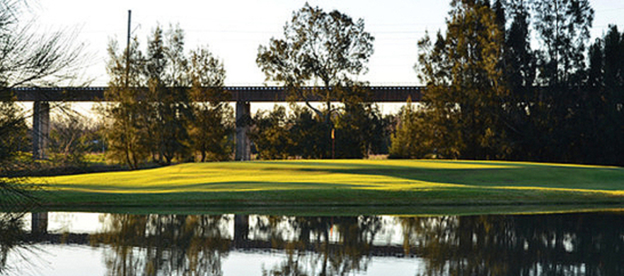 18 holes for four with shared motorised carts at the beautiful <em>Windsor Country Golf Club!</em> Plus enjoy a refreshing beer each afterwards. 