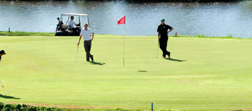 <em>Parkwood International on the Gold Coast.</em> Golf for 2 with a Motorised Cart 