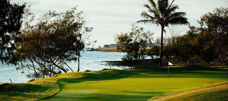 Play like the Pros at last years host venue for QLD PGA Professionals <em>2 Night Stay & Play Relax at Coral Cove Resort host venue for QLD PGA Trainee Championships.</em> This deal valid for 2 people.</em> Low set Resort Villa + Golf + Champagne +  1 ...