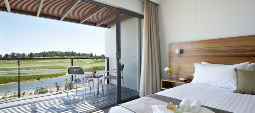 <em>Play, Stay & Relax at Pullman Magenta Shores Resort.</em> This deal valid for 2 people (4 person option available).</em> Studio Accommodation + Golf or Vie Spa, Internet & Range Balls.