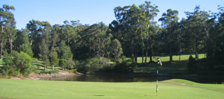 1 Night Stay & Play for Two at <em>The Mollymook Paradise Haven Motel!</em> Includes golf at Mollymook GC's Beautiful Hilltop Course, Breakfast, free wifi & more! 