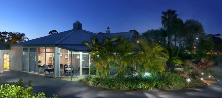 2 Night Stay & Play for Two at <em>The Comfort Inn Fairways with golf at Port Kembla Golf Club.</em> TWO night's stay for two with breakfasts, golf in a cart at Port Kembla Golf Club plus late check out! 