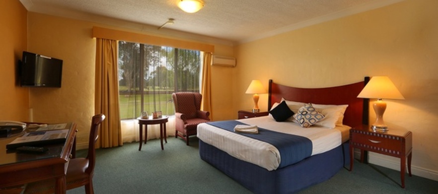 2 Night Stay & Play for Two at <em>The Comfort Inn Fairways with golf at Port Kembla Golf Club.</em> TWO night's stay for two with breakfasts, golf in a cart at Port Kembla Golf Club plus late check out! 