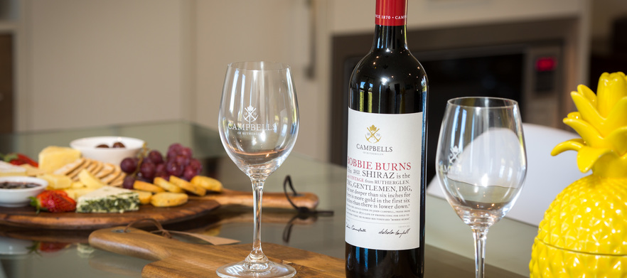 Two Nights in our brand new Luxury 2 Bedroom Apartments including unlimited golf at the <em>Howlong Golf Resort.</em> Includes breakfast pack, bottle of local wine and logoed golf balls.