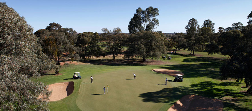 2 Player Murray River Golf Escape at <em>The Beautiful Berri Hotel!</em> Enjoy 2 Nights Accommodation with Breakfast daily and golf at Renmark Golf & Country Club. 