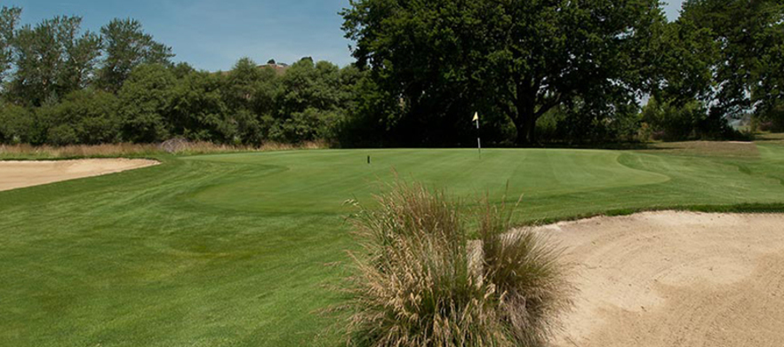 18 holes of golf for 2 at <em>Mt Broughton Golf & Country Club.</em> Available 7 days a week with a refreshing beer each afterwards.