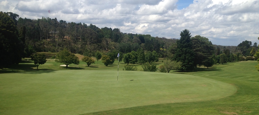Play the Highest and Most Scenic Course in the Blue Mountains! At <em>Blackheath Golf Club:</em>  18 Holes for 2, with motorised golf cart. 