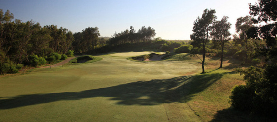<em>Play, Stay & Relax at Pullman Magenta Shores Resort.</em> This deal valid for 2 people (4 person option available).</em> Studio Accommodation + Golf or Vie Spa, Internet & Range Balls.
