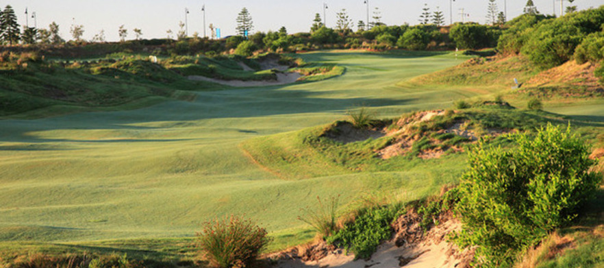 <em>Play, Stay & Relax at Pullman Magenta Shores Resort.</em> This deal valid for 2 people (4 person option available).</em> Studio Accommodation + Golf or Vie Spa, Internet & Range Balls.