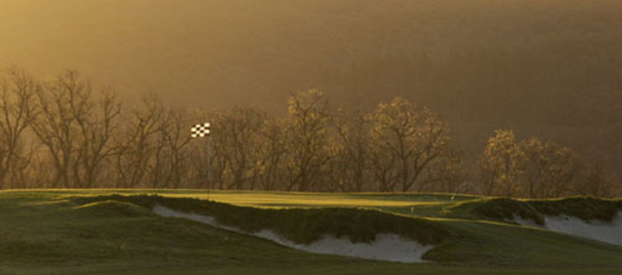 Your chance to play at the award winning<em>Yering Meadows Golf Club</em> 18 holes for two in a motorised cart.