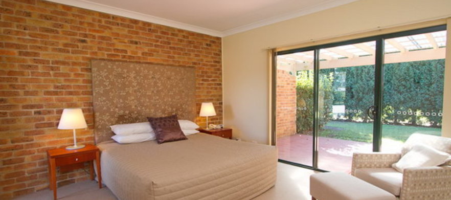 Overnight stay & play escape for TWO to the gorgeous Hunter Valley! Includes 18 holes of golf at <em>Hunter Valley Golf Club</em> with cart hire, brewery tour & tasting PLUS breakfast & late check-out! 