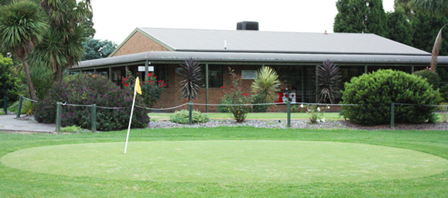 Waverley Pitch & Putt - 18 Holes for 2 & Beverages