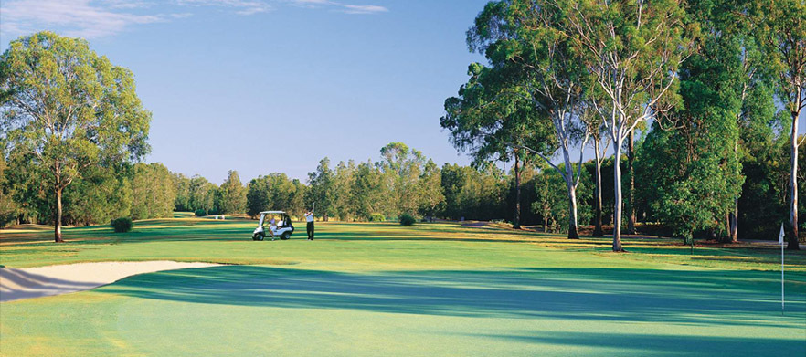 </em>18 Holes For TWO in a motorised cart PLUS range balls at the beautiful Gainsborough Greens Golf Club. <em>