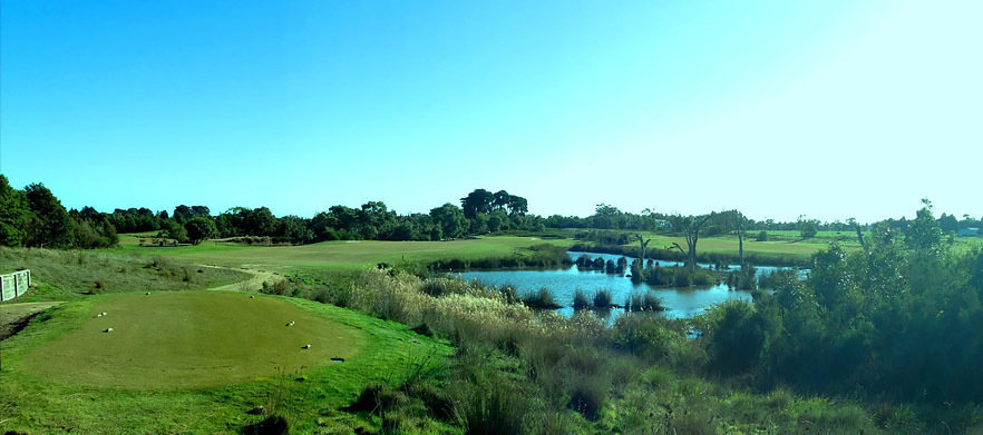 <em>Play one of Australia's top 40 golf courses!</em> 18 holes for 2 at the beautiful Settlers Run Golf Club with drink each after your round.