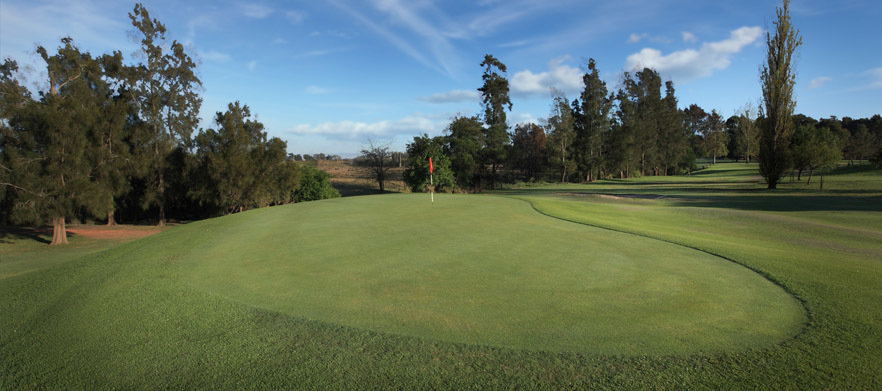18 Holes For Two in a Motorised Cart at the beautiful <em>Windsor Country Golf Club!</em> Plus enjoy a refreshing Beer each afterwards.