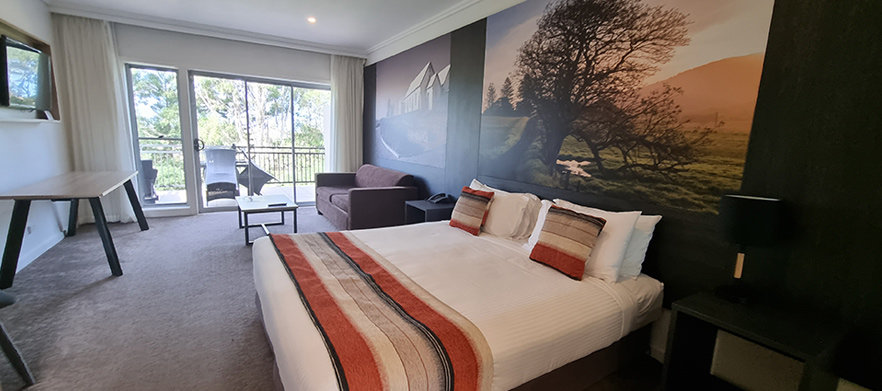 Stay & Play For Two at <em>The Mercure Gerringong Resort.</em> Includes 18 Holes at Gerringong GC with a Cart, Breakfast Voucher, Dinner and Spa Discount & More! 