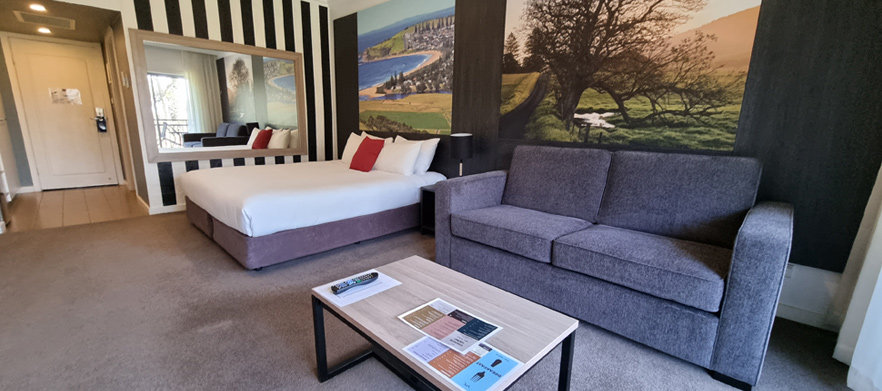 Stay & Play For Two at <em>The Mercure Gerringong Resort.</em> Includes 18 Holes at Gerringong GC with a Cart, Breakfast Voucher, Dinner and Spa Discount & More! 