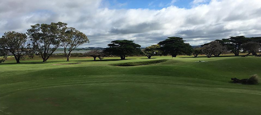18 Holes For Two with a Motorised Cart at <em>Queenscliff Golf Club.</em> Plus receive a refreshing beer each after your game! 