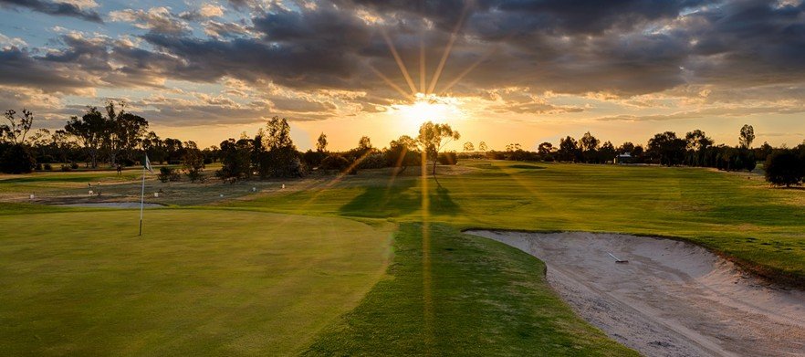 <em>Play One of Australia's Top 100 Courses!</em>One Night Stay at Ploughmans Motor Inn with 18 Holes for Two in a Shared Motorised Cart at Horsham Golf Club.