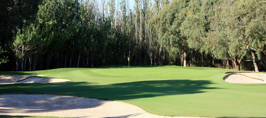 Discover one of Adelaide's Hidden Gems! 18 Holes for Two in a cart with a drink each at the Beautiful <em>Victor Harbor Golf Club.</em> 