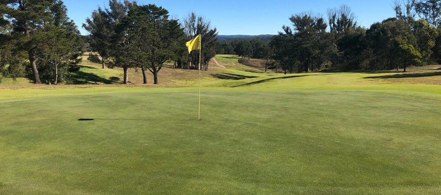 18 Holes For Two in a Cart with Drinks at Wallacia Golf Club