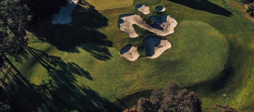 <em>Experience Melbourne's famous Sandbelt!</em> 18 holes for 4 in motorised carts at the beautiful Sandy Golf Links.