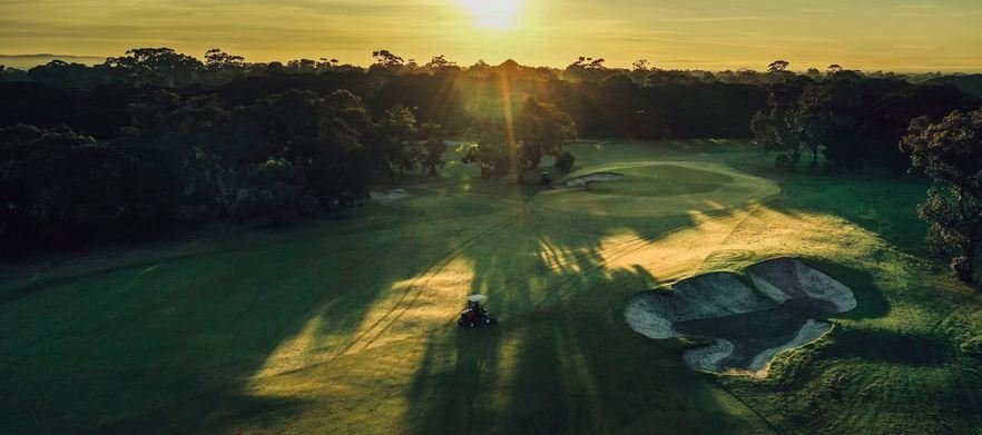 <em>Experience Melbourne's famous Sandbelt!</em> 18 holes for 4 in motorised carts at the beautiful Sandy Golf Links.