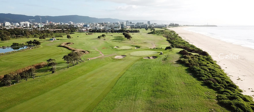 Your chance to play with a mate at the Stunning <em>Wollongong Golf Club:</em>  18 Holes for Two in a Motorised Cart with a drink each afterwards. 